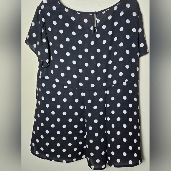 Women's Torrid Polka Dot Semi-Sheer Blouse, Size 1 - Picture 2 of 3